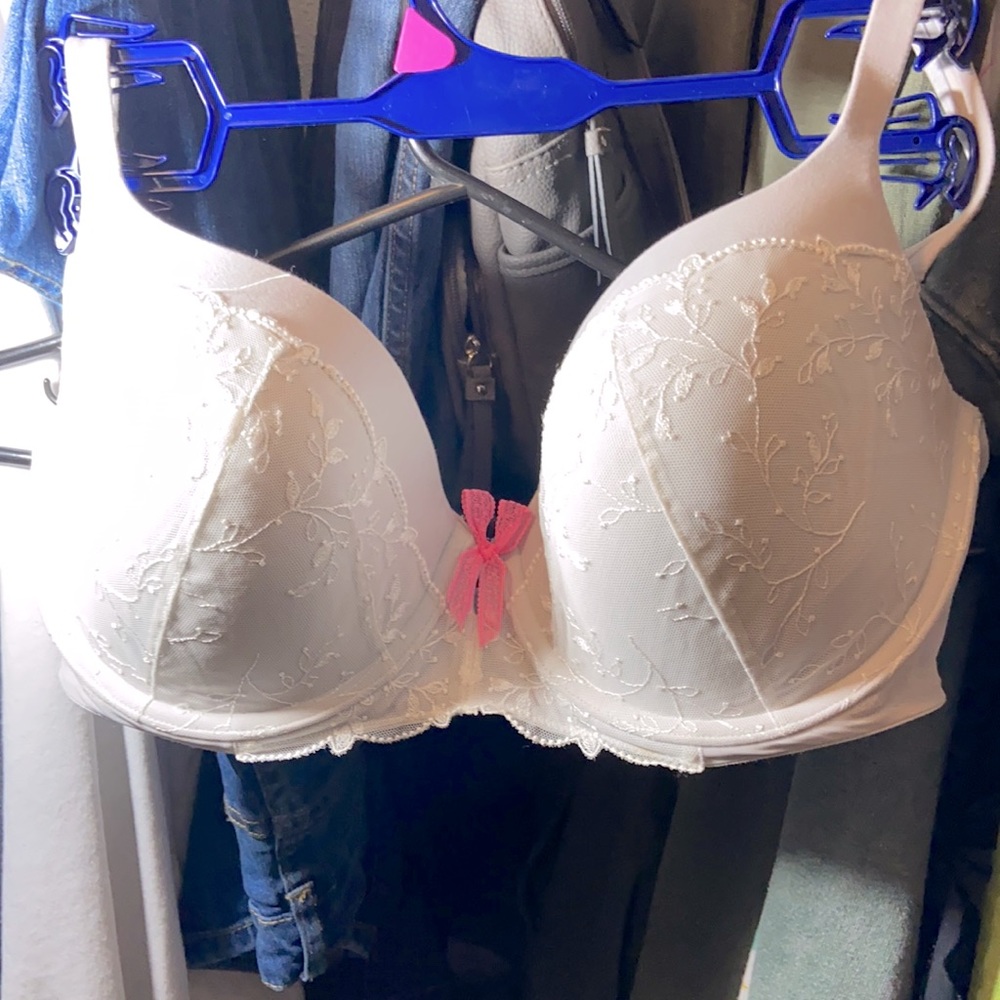 **FINAL REDUCTION ** Victoria secret 36DD